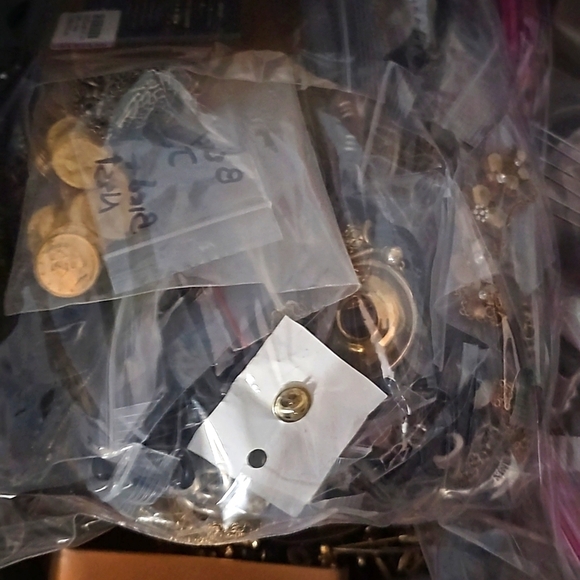 Mixed Wearable or Crafting Jewelry 2 pound box ๐ฆ Random Lot - Picture 6 of 13